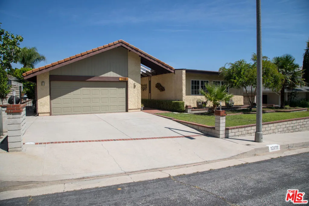 12818 Neon Way, Granada Hills, California 91344 home-pic-3